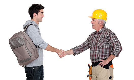 Händeschütteln Baumeister und Lehrling