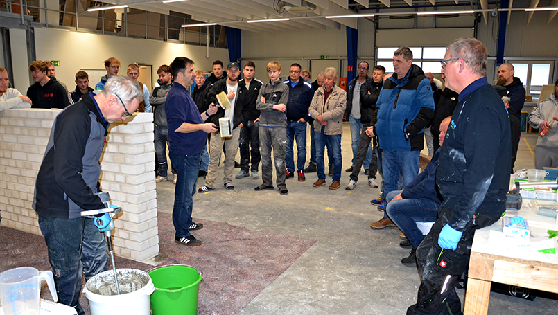 Bild 03 | Fachseminar KÖSTER BAUCHEMIE AG am 03.12.2025 abc Bau M-V GmbH Vorbereitung des Untergrundes mit entsprechender Grundierung und Sperrmörtel WU von KÖSTER