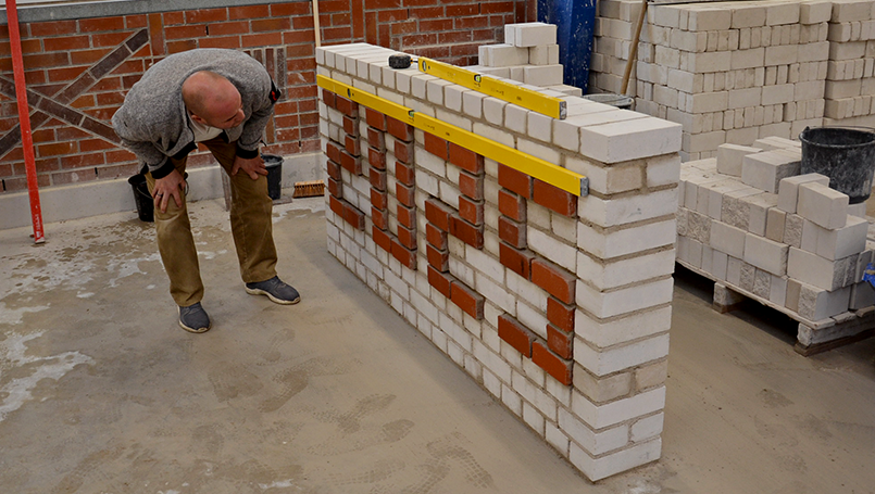 German Craft Skills 2025 – Prüfung des Werkstücks von Sebastian Borgwardt