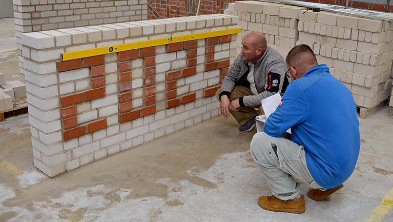 German Craft Skills 2025 – Prüfung des Werkstücks von Kjell Hildebrandt