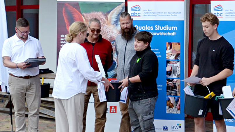 Bild 44 | Leistungswettbewerb-2025_Fliesenleger-02 abc Bau M-V GmbH Interner Leistungswettbewerb 2025 – Siegerehrung Fliesen-, Platten- und Mosaikleger