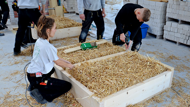 Verschrauben des Rahmens