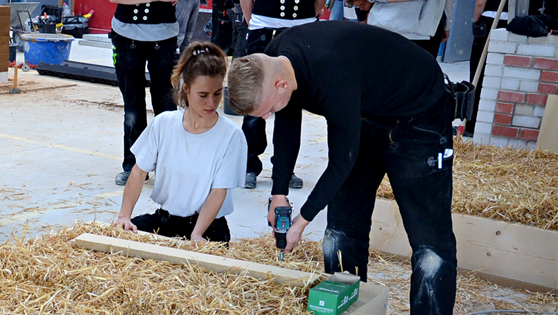 Verschrauben des Rahmens