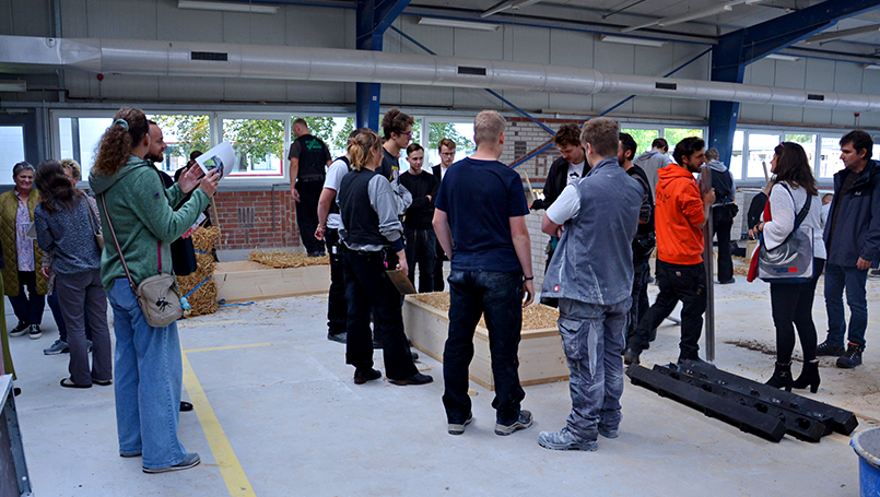 Besucher des Aktiv-Workshops in der Maurerhalle