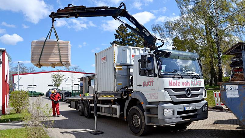 Anlieferung der Einblasmaschine und der Naturheld FLOW Einblasdämmung