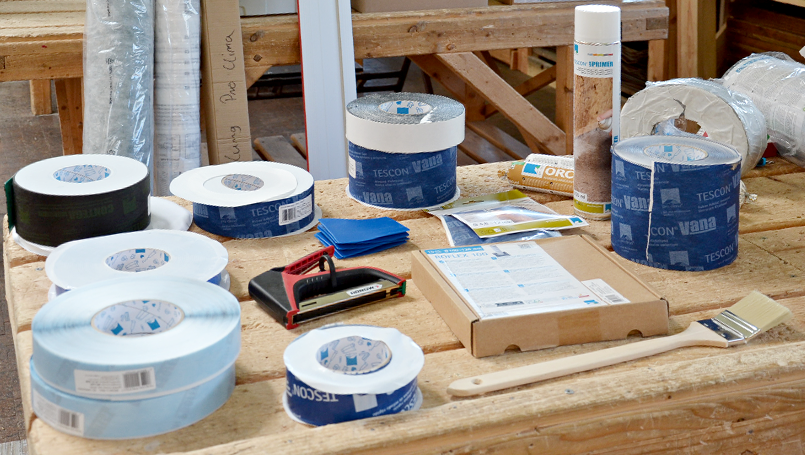 Arbeitsmaterial und  verschiedene TESCON-Systembänder zum Abdichten
