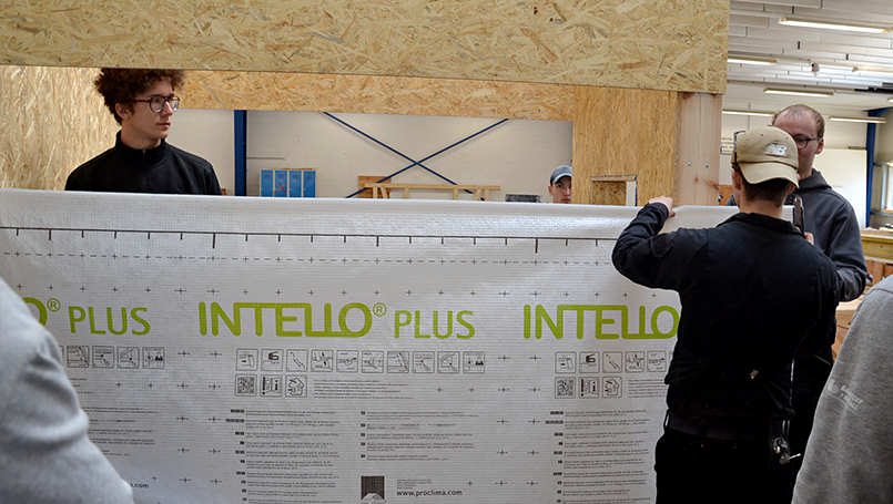 Anbringen der Luftdichtungsbahn INTELLO PLUS