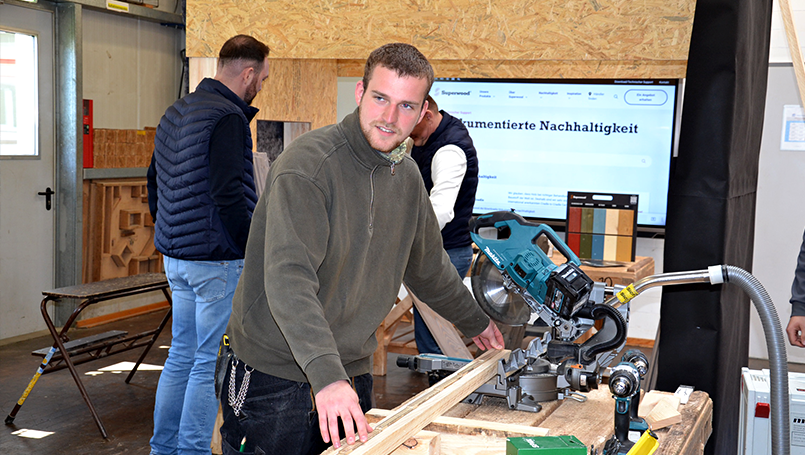 Nachhaltige Superwood Fassadensysteme: CO₂-neutrale Produktion und langlebige Holzfassaden