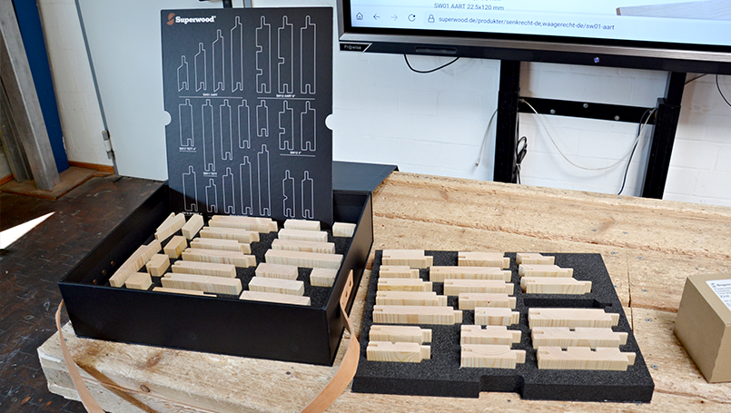 Muster verschiedener Superwood Fassadenschutzprofile