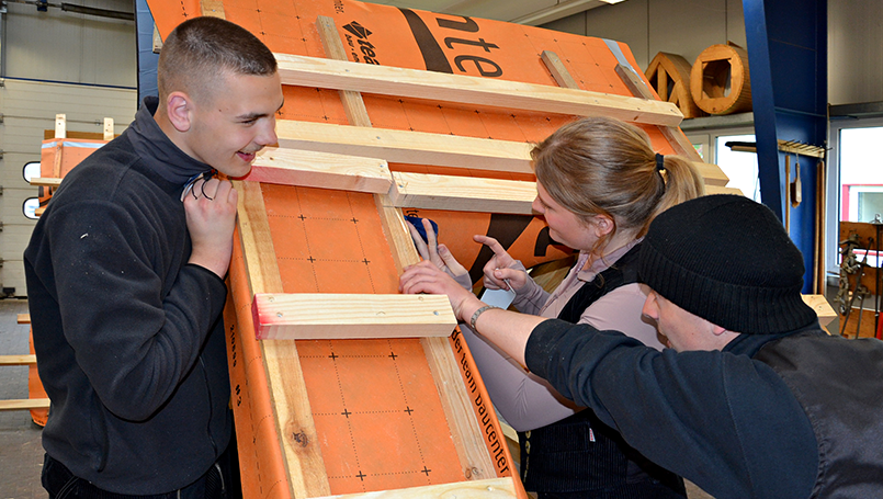 Fachgerechter Einbau von VELUX-Dachfenstern – Verkleben von TESCON-Band
