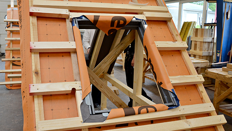 Fachgerechter Einbau von VELUX-Dachfenstern – Eingesetzter Rahmen