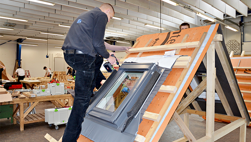 Fachgerechter Einbau von VELUX-Dachfenstern – Letzte Handgriffe