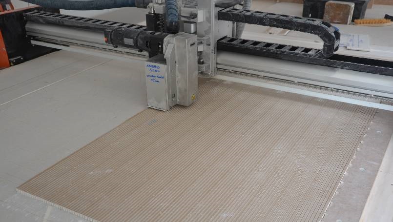 CNC-Fräse in Schlitztechnik