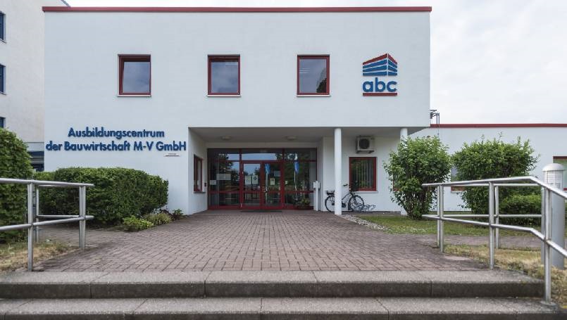 Haupteingang abc Bau