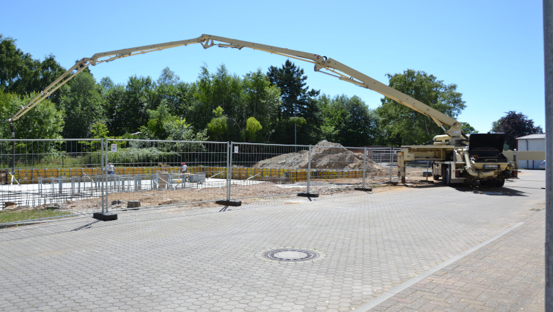 Betonieren der Bodenplatte für die neue Halle 10 im Jahr 2018